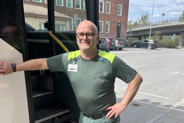 Christer Johansson kan bjuda på varm dryck och macka på regionens Ambuss